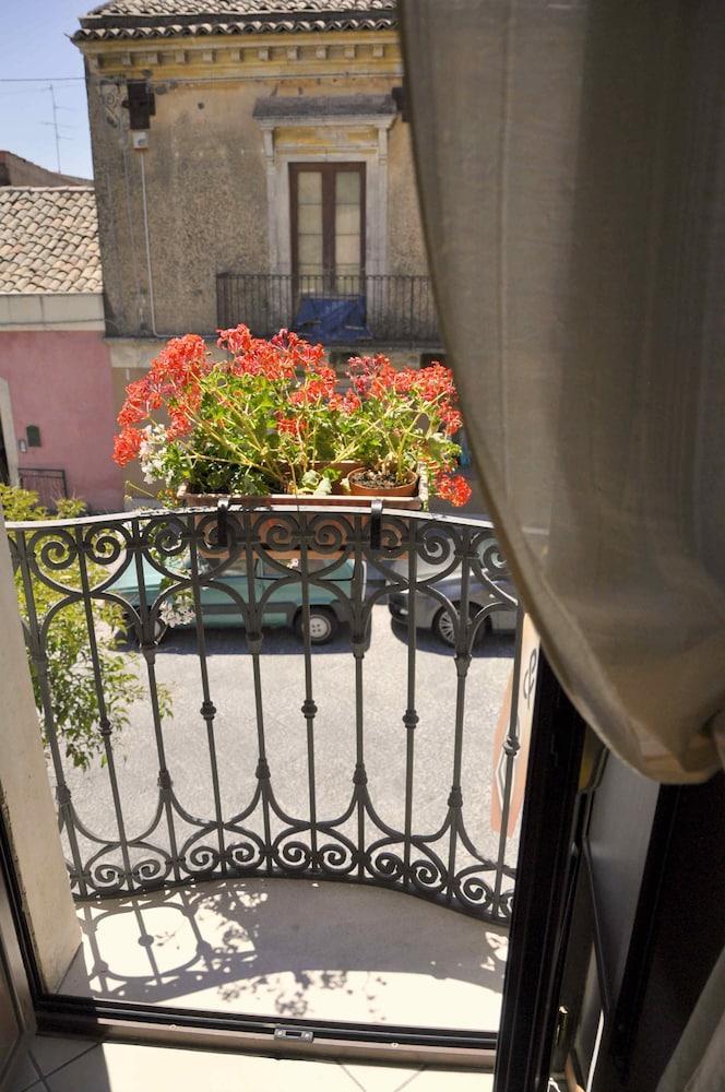 Casa Al Centro Storico Bed & Breakfast Nicolosi Ngoại thất bức ảnh
